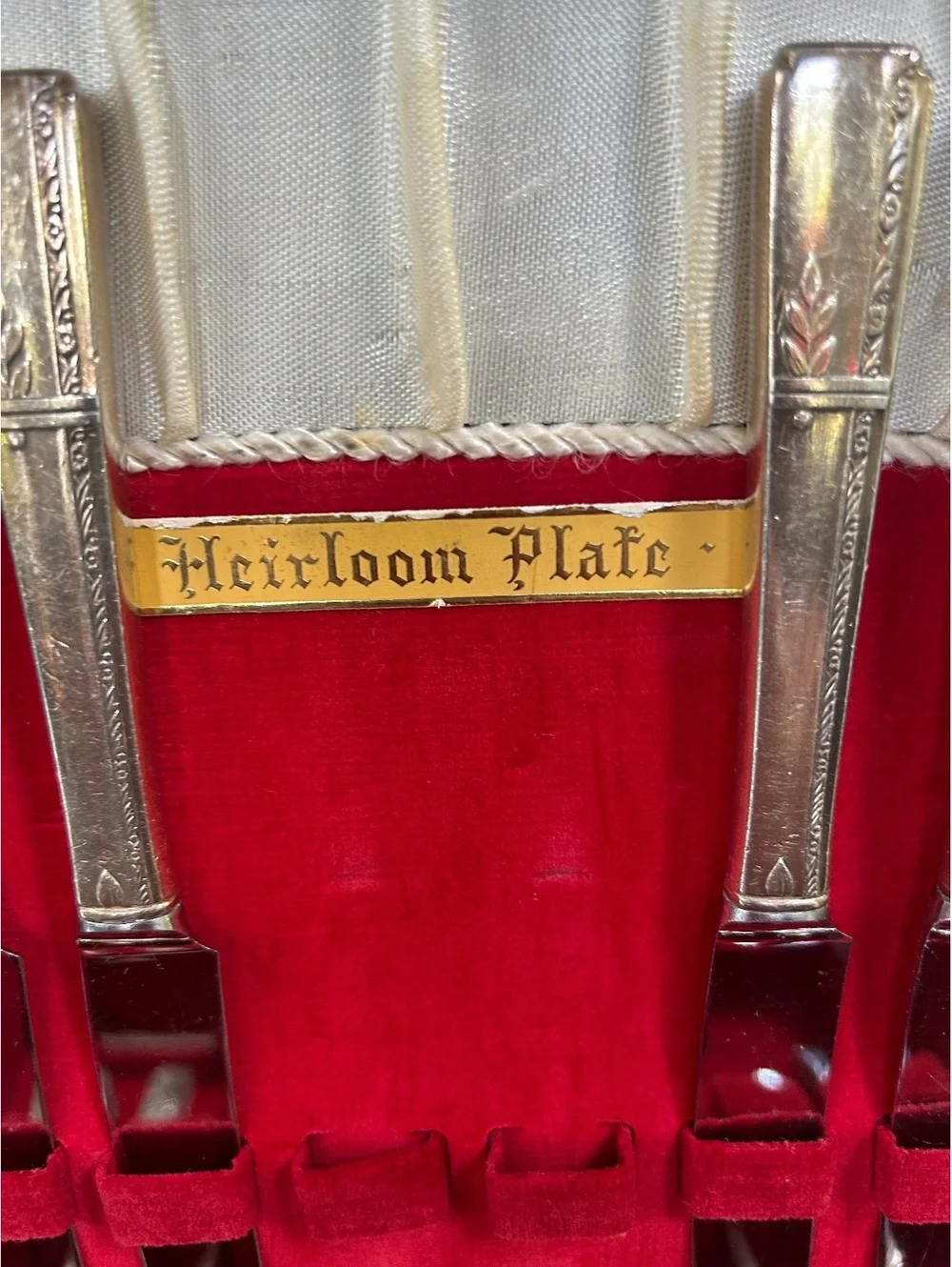 Vintage Heirloom Plate Silverware Set with Wooden Storage Box